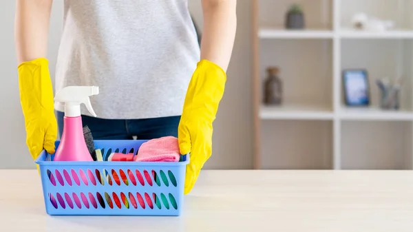 Schoonmaken dag huisvrouw routine huis klusjes — Stockfoto