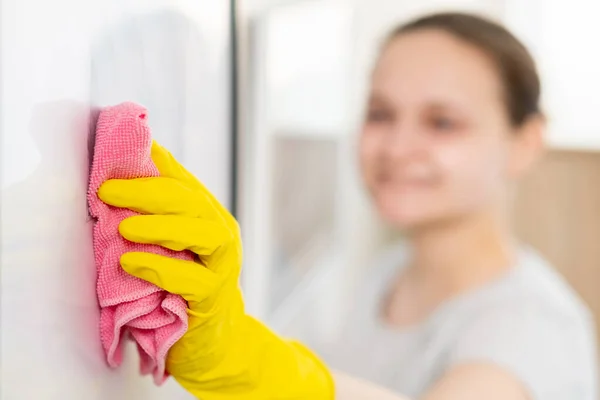 Home cleaning housewife routine clear interior — Stock Photo, Image