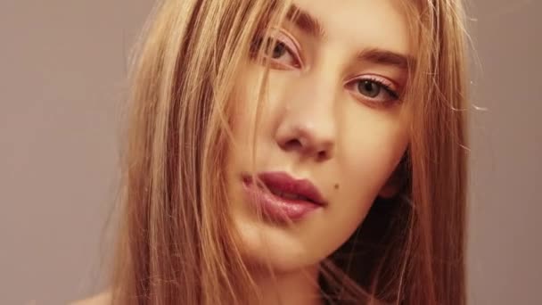 Bellezza naturale donna bionda trucco nudo perfetto — Video Stock