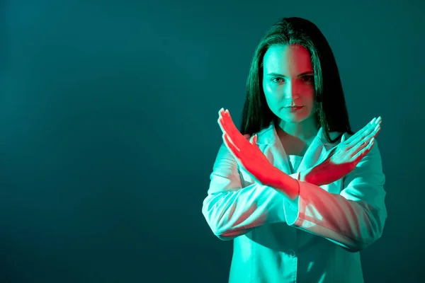 Medicinsk förbud läkare varning med x gest — Stockfoto