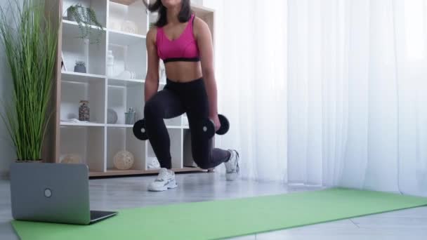 Home fitness athletic woman weight gym online — Stockvideo