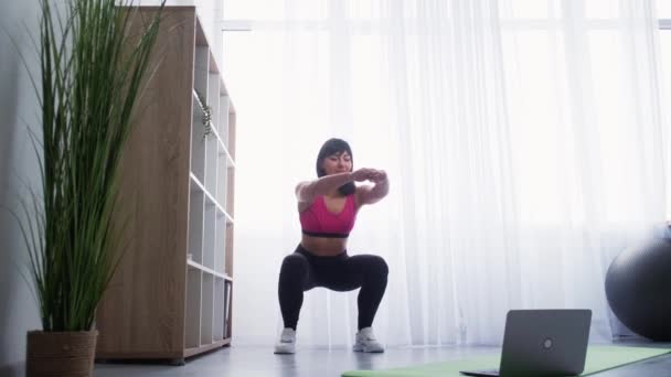 Online-Sporttraining athletische Frau Fitness-Blog — Stockvideo