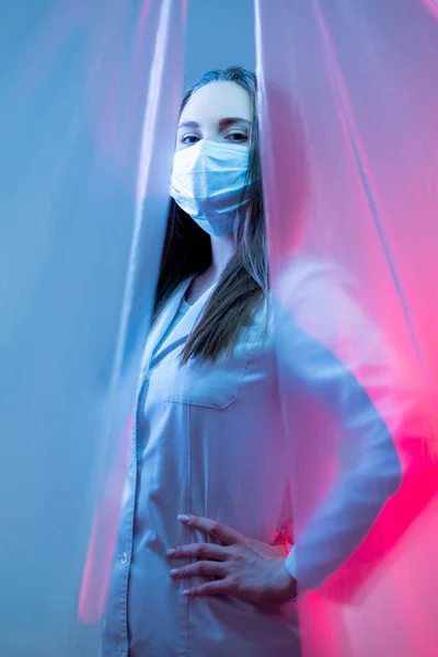 Medico ritratto fiducioso estetista donna medico — Foto Stock