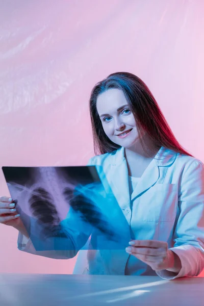 Diagnostic x-ray lung checkup doctor chest film — Stock Photo, Image
