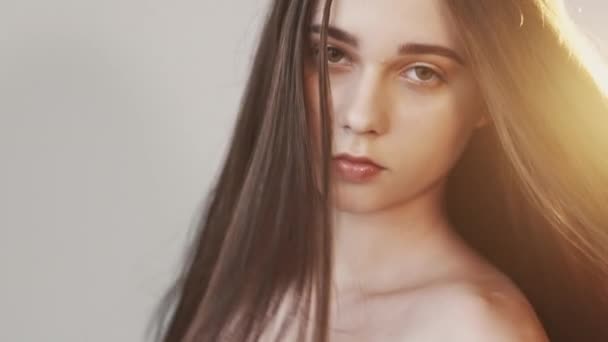 Smuk kvinde naturlig hårpleje sund behandling – Stock-video