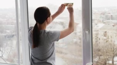 ev temizliği cam temizleme ürünleri temiz görünüm