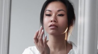 Güzel Asyalı kadın makyaj stili.