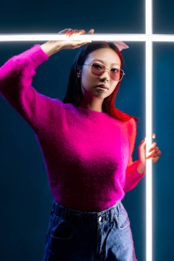 renk ışığı insanlar siber punk güzellik neon kız