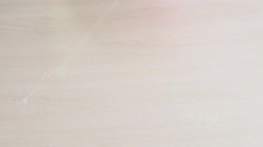 ev temizliği dikkatli deterjan ürünü ev hanımı