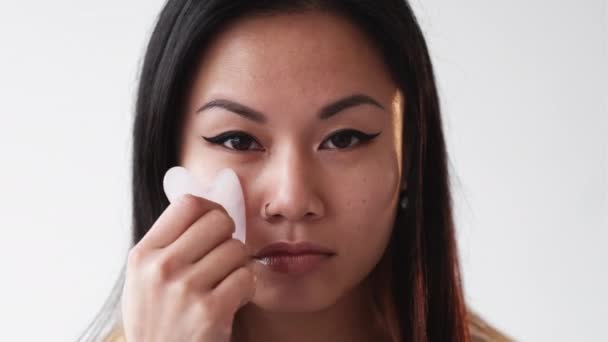 Masaje facial chino procedimiento de elevación mañana — Vídeo de stock