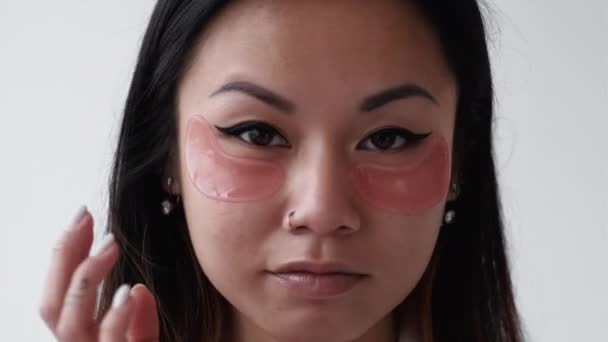 Φροντίδα του δέρματος μάτι γυναικεία ομορφιά σπίτι διαδικασία — Αρχείο Βίντεο