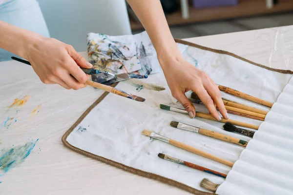 Artysta narzędzia malarstwo dostaw zestaw ręcznie pędzel — Zdjęcie stockowe