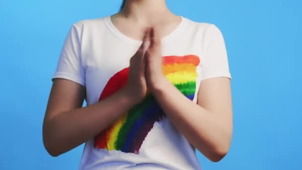 Felice gay lgbt vittoria lesbica donna applaudendo — Video Stock