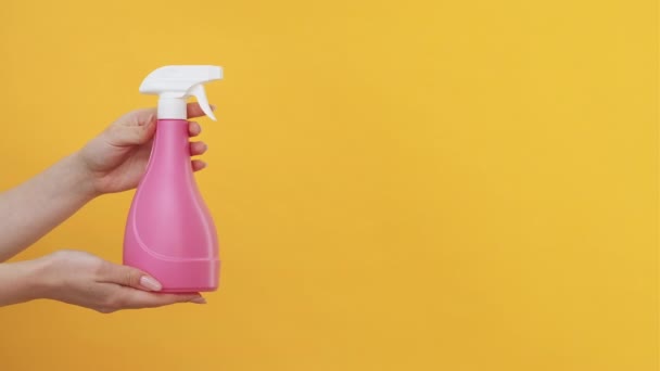 Ferramentas de limpeza promoção detergente produto líquido — Vídeo de Stock