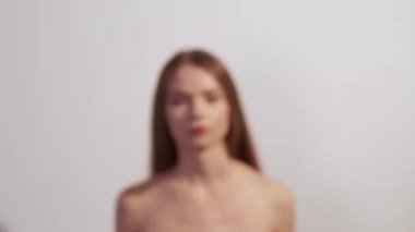 Güzellik mankeni, poz veren kadın.