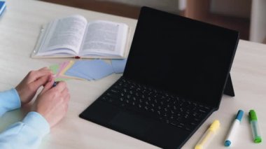 e-öğrenim kursları çevrimiçi kız öğrenci eğitimi