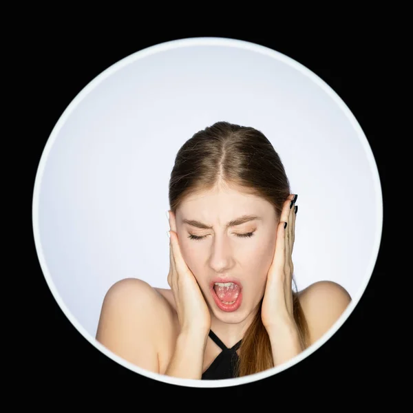 Frustrovaná žena tvář úzkost útok dívka křičí — Stock fotografie