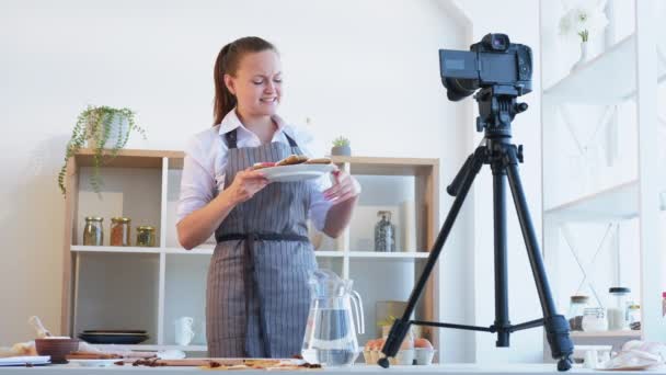 Online culinary school gingerbread cookies recipe — Stock Video