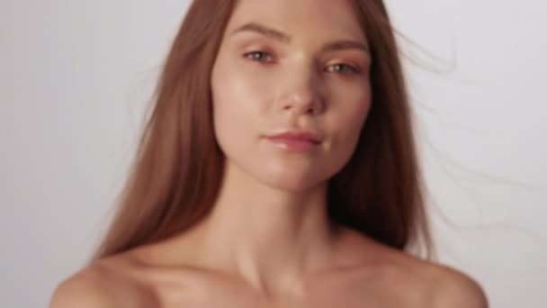 Mulher natural beleza moda modelagem rosto feminino — Vídeo de Stock