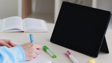 İnternet üzerinden eğitim kursları web adı verilen video dersleri