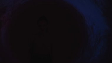 Gotik kadın silueti. Cadı sihri.