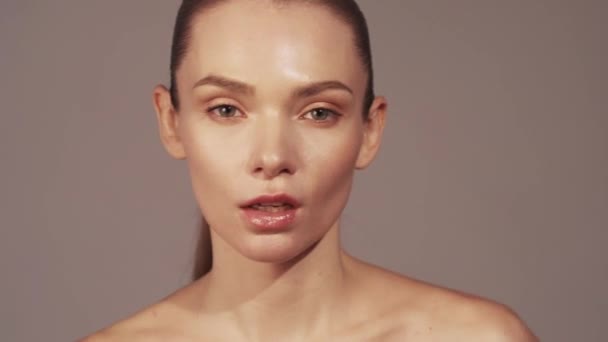 Belleza cara sesión de fotos cuidado de la piel modelo de moda — Vídeo de stock