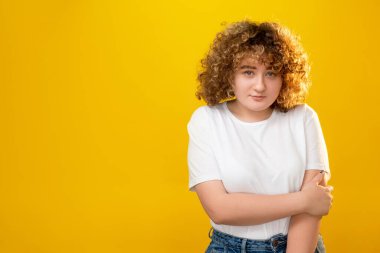 Saldırgan insanların vücudu şişman kadınları utandırıyor.