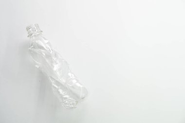 Ekoloji problemi atık plastik şişe