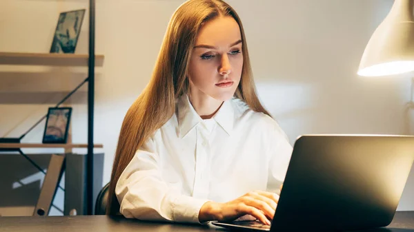 Asistente virtual de trabajo desde casa negocio en línea — Foto de Stock