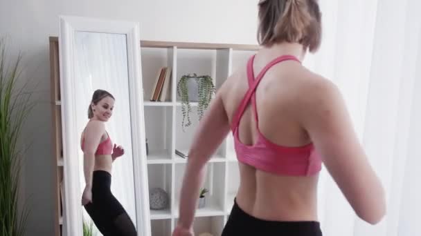 Allenamento di danza esercizio cardio donna pratica — Video Stock