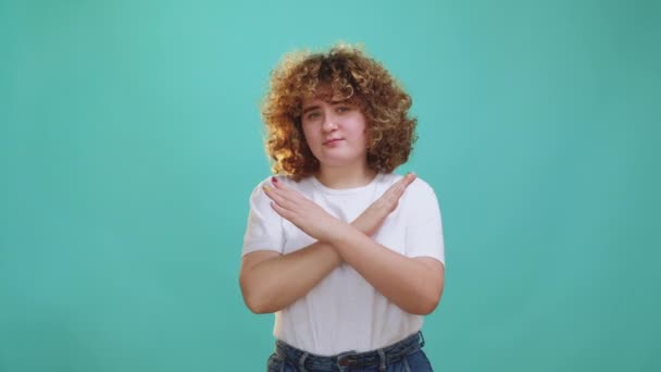 Зупинити знущання надмірної ваги домагання плюс розмір дівчини — стокове відео
