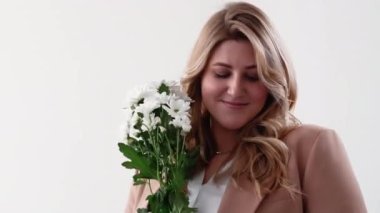 Romantik sürpriz internette obez bir kadınla çıkıyor.