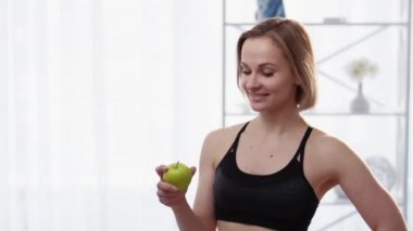 Elma tutan sağlıklı beslenme dengeli diyet hanımı