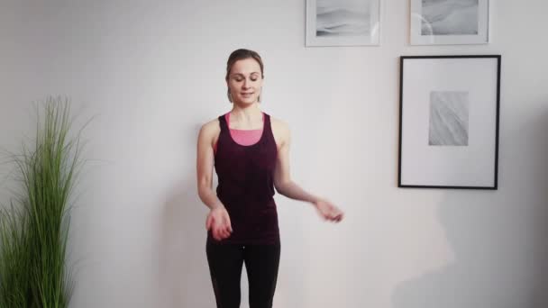 Danza enseñanza coreografía instructor ajuste mujer — Vídeo de stock