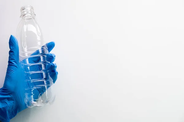 Cero residuos contaminación marina mano botella de plástico — Foto de Stock