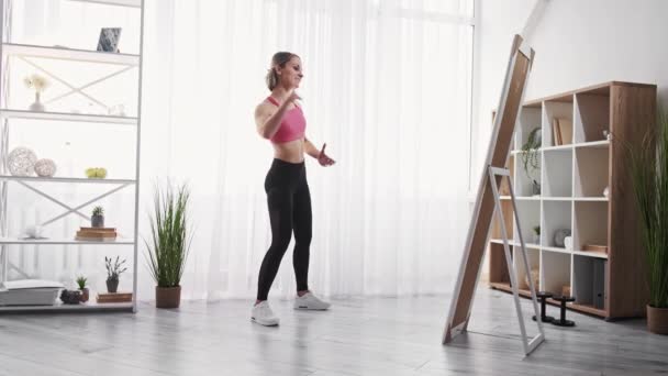 Zumba fitness dansare utövar kvinna utövar — Stockvideo