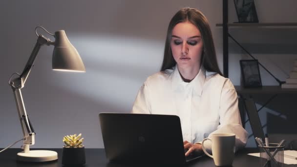 Виртуальный помощник работы из домашнего онлайн бизнеса — стоковое видео