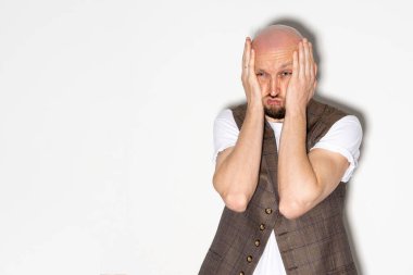 Hepsi umutsuz bir adamın depresyon projesini kaybetti.