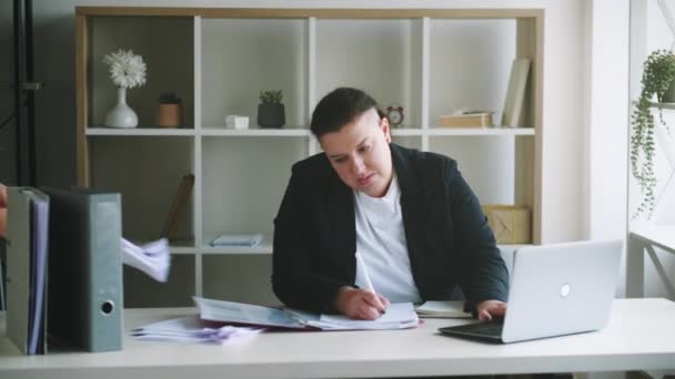 Praca stres przepracowanie zmęczenie biznes kobieta biuro — Wideo stockowe