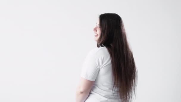 Otyłe piękno ciało pozytywne nadwaga kobieta macha — Wideo stockowe