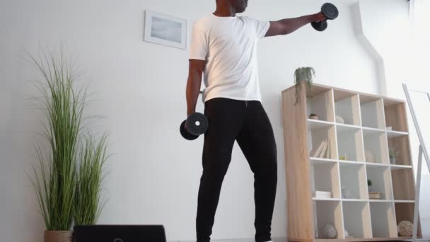 Lifting sport black man online training home — Stock Video