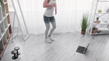 dans dersleri videosu çevrimiçi kadın dizüstü bilgisayarı