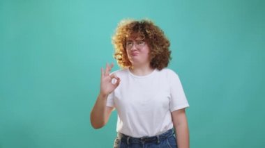 Tamam jest artı boy kız sağlıklı diyet el işareti