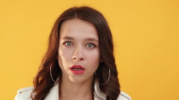Wow tvář speciální nabídka ohromen žena — Stock video