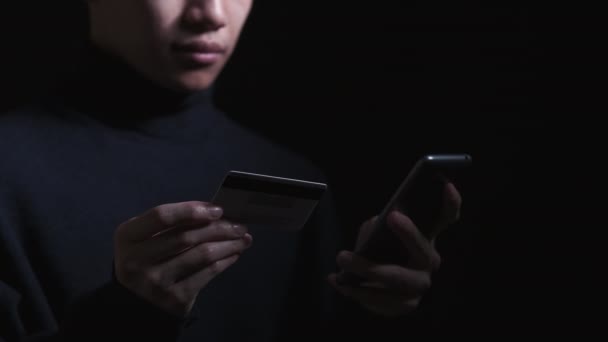 Mobil bankacılık güvenlikçisi kredi kartı telefonu — Stok video