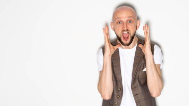 Şok edici haberler etkileyici adam hayret verici durum