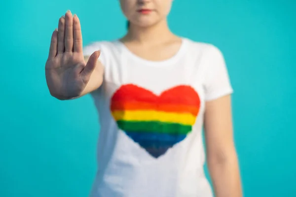 Stoppa homosexuell diskriminering lgbt rättigheter regnbåge flagga — Stockfoto