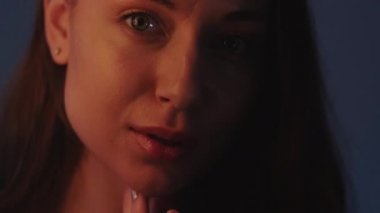 gizemli güzellik yüz gerdirme prosedürü kadın teni