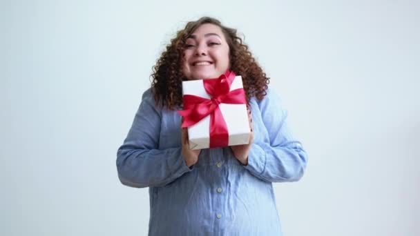 Birthday present woman day holiday obese woman box — Stock Video