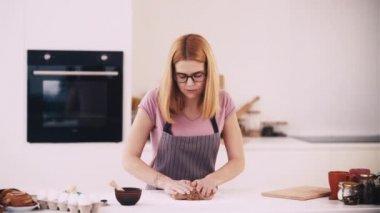 Ev hanımı pişirmek mutfak hobisi